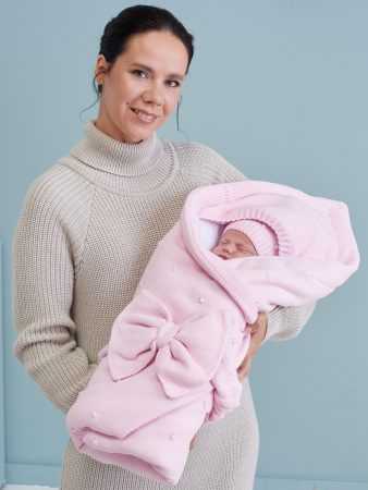 Первая одежда для новорожденного: что понадобится малышу в роддоме?