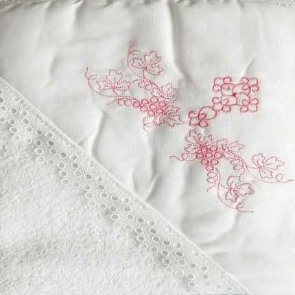 Крестильное полотенце с вышивкой (розовое)