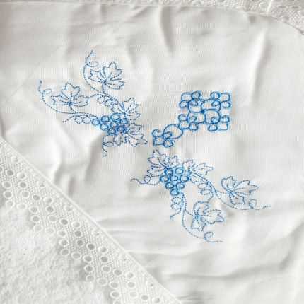 Крестильное полотенце с вышивкой (голубое)